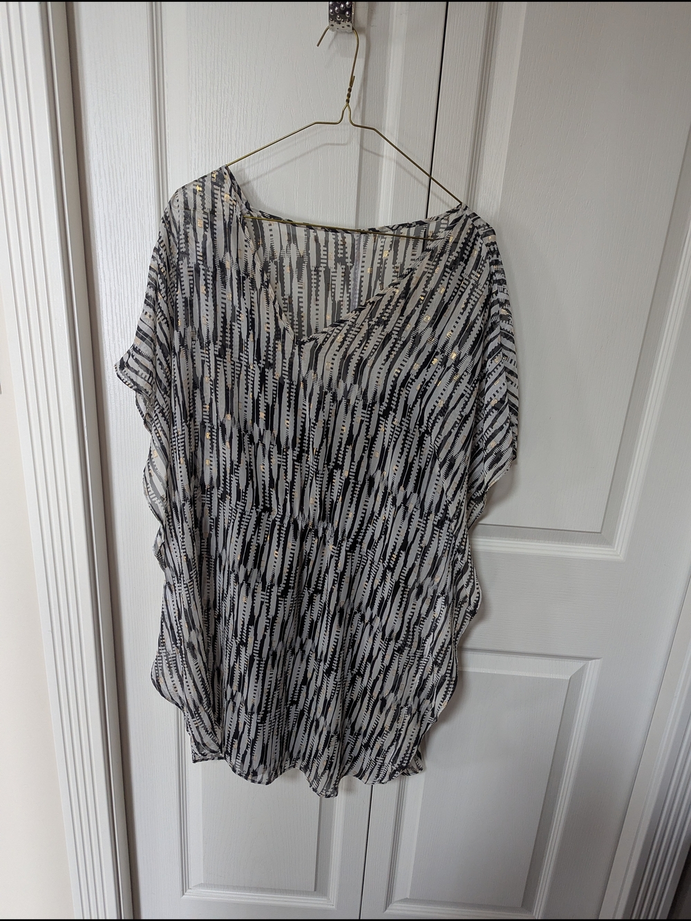 Lightweight Black & White Patterned Women's Blouse